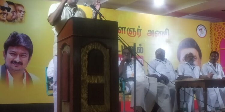 வேதாரண்யத்தை அடுத்த ஆயக்காரன்புலத்தில்  திமுக இளைஞர் அணியின் சார்பில் திராவிட மாடல் பயிற்சி பாசறை கூட்டம்