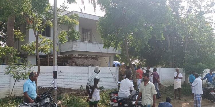 கருப்பம்புலத்தில் தலையில் வெட்டுப்பட்ட நிலையில் முதியவர் கொலை.