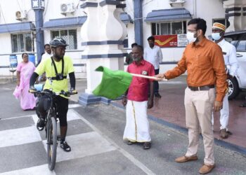 நாகப்பட்டினம் ஆட்சியர் அலுவலகத்தில் நல்லிணக்க நாள் உறுதிமொழியினை மாவட்ட ஆட்சித்தலைவர் அ.அருண்தம்புராஜ் தலைமையில் இன்று அனைத்து அரசு அலுவலர்களும் எடுத்துக்கொண்டனர்.