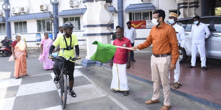 நாகப்பட்டினம் ஆட்சியர் அலுவலகத்தில் நல்லிணக்க நாள் உறுதிமொழியினை மாவட்ட ஆட்சித்தலைவர் அ.அருண்தம்புராஜ் தலைமையில் இன்று அனைத்து அரசு அலுவலர்களும் எடுத்துக்கொண்டனர்.