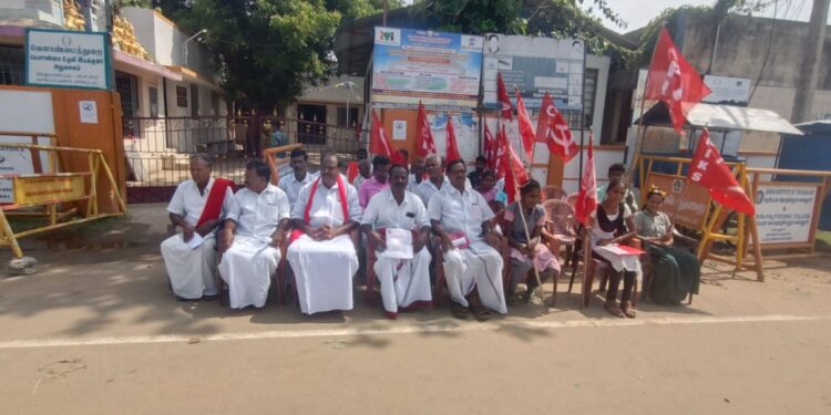 வேதாரண்யத்தில் இந்திய கம்யூனிஸ்ட் கட்சியினர் உண்ணாவிரத போராட்டம்  