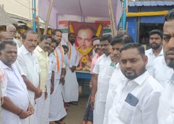 வேதாரண்யத்தில் முன்னாள் பாரதப் பிரதமர் ராஜீவ் காந்தியின் 77 வது பிறந்த நாளுக்கு அவர் திருவுருவ படத்திற்கு மாலை அணிவித்து மரியாதை