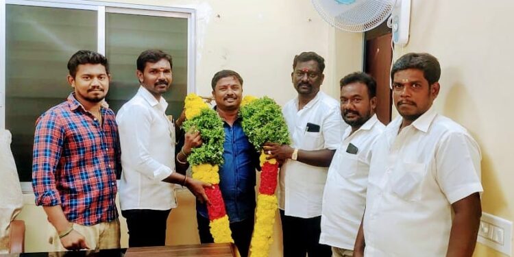 தூத்துக்குடி கிழக்கு ஒன்றிய திமுக செயலாளராக பொறுப்பேற்றுக் கொண்ட மாப்பிள்ளையூரணி பஞ்சாயத்து தலைவருக்கு பல்வேறு தரப்பினர் வாழ்த்துக்கள் தெரிவித்தனர்!!