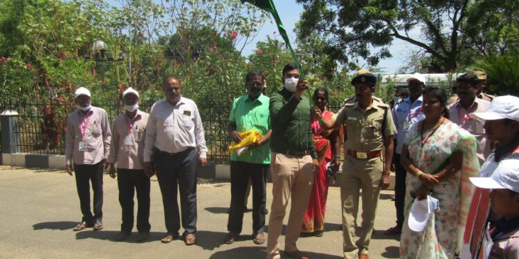 நாகூர் மாடர்ன் மெட்ரிக் மேல்நிலைப் பள்ளி மாணவ மாணவிகள் சார்பாக போதை பொருட்களுக்கு எதிரான சமுதாய விழிப்புணர்வு பேரணி.