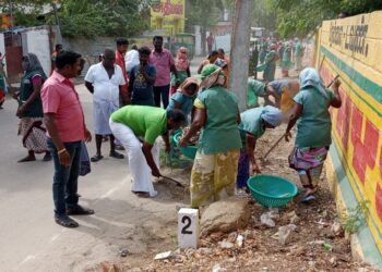 மாப்பிள்ளையூரணி ஊராட்சி  பகுதியில்  2 கிலோ மீட்டர் தூரம், 50க்கும் மேற்பட்ட தூய்மை காவலர்கள் மூலம் அசத்தல்  தூய்மை பணி:  தூள் கிளப்பிய பஞ்சாயத்து தலைவர் சரவணகுமார் !!   குவியும் பாராட்டு
