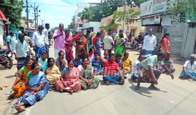 தூத்துக்குடி மநகாராட்சி நிர்வாகத்தை கண்டித்து பெண்கள் திடீர் சாலை மறியல்: பெண்கள் உட்பட 22 பேர் கைது!!