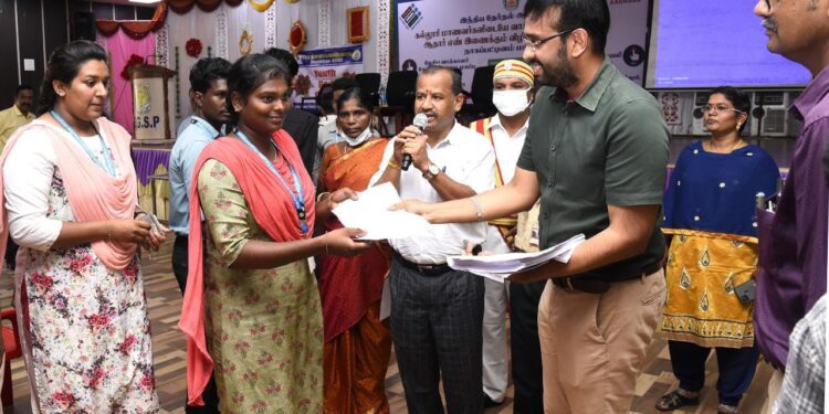 நாகப்பட்டினம் மாவட்டத்தில் அரசு உண்டு உறைவிட மாதிரி பள்ளி 12 ஆம் வகுப்பு மாணவர்கள் மற்றும் பெற்றோர்களுக்கான ஆலோசனைக்கூட்டம் மாவட்ட ஆட்சித்தலைவர் அ.அருண்தம்புராஜ் தலைமையில் நடைபெற்றது