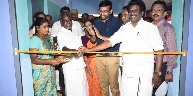 நாகப்பட்டினம் மாவட்டம் திருக்குவளை வட்டம் வாழக்கரை கிராமத்தில் கூட்டுறவுத்துறை சார்பில் புதிய நியாயவிலைக்கடை கட்டடத்தினை மாவட்ட ஆட்சித்தலைவர் அ.அருண்தம்புராஜ் தலைமையில்  நாகப்பட்டினம் பாராளுமன்ற உறுப்பினர் எம்.செல்வராசு திறந்து வைத்தார்.