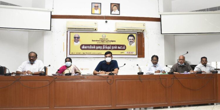 நாகப்பட்டினம் மாவட்டம் ஆட்சியர் அலுவலகத்தில் விவசாயிகள் குறைதீர்க்கும் நாள் கூட்டம் மாவட்ட ஆட்சித்தலைவர் அ. அருண்தம்புராஜ் தலைமையில் நடைபெற்றது