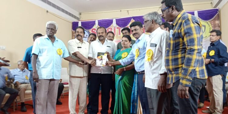 தூத்துக்குடி மாநகராட்சி பகுதிகளில் பல பிரச்சனைகள் தீர்வு காணப்பட்டுள்ளது இரவு பகல் பாராமல் நம் மேயர் அயராது உழைத்து வருகிறார். கால்பந்து கழக பொன் விழாவில் அமைச்சர் கீதா ஜீவன் பேச்சு!!