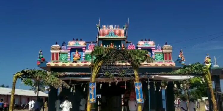 வேதாரண்யத்தை அடுத்த கைலவனம் பேட்டை கிராமத்தில் அமைந்துள்ள ஊர் குளம் மாரியம்மன் கோவில் கும்பாபிஷேகம் 