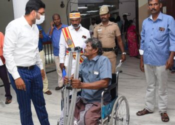 நாகப்பட்டினம் மாவட்ட ஆட்சியர் அலுவலகத்தில் வாராந்திர மக்கள் குறைதீர்க்கும் நாள் கூட்டம் மாவட்ட ஆட்சித்தலைவர் அ.அருண்தம்புராஜ் தலைமையில் நடைபெற்றது.