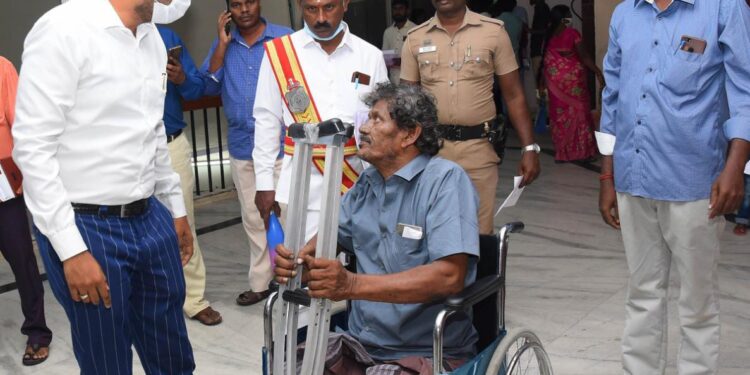 நாகப்பட்டினம் மாவட்ட ஆட்சியர் அலுவலகத்தில் வாராந்திர மக்கள் குறைதீர்க்கும் நாள் கூட்டம் மாவட்ட ஆட்சித்தலைவர் அ.அருண்தம்புராஜ் தலைமையில் நடைபெற்றது.