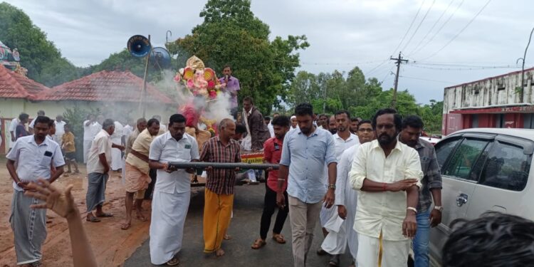 வேதாரண்யத்தை அடுத்த கருப்பம்புலத்தில் விநாயகர் சதுர்த்தியை முன்னிட்டு விநாயகர் ஊர்வலம்