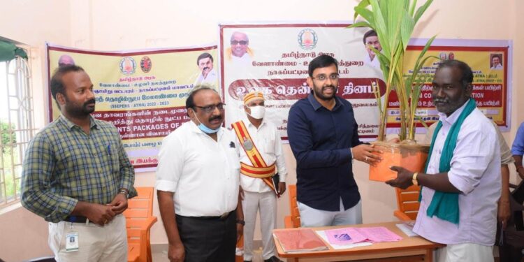 நாகப்பட்டினம் மாவட்டம்வேளாண்மை உதவி இயக்குநர் அலுவலகத்தில் வேளாண்மை மற்றும் உழவர் நலத்துறை சார்பில் “உலக தென்னை தினம்” விழா மாவட்ட ஆட்சித்தலைவர் அ.அருண்தம்புராஜ் தலைமையில் நடைபெற்றது.