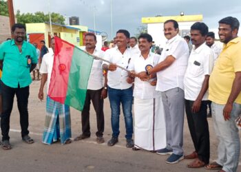 மாப்பிள்ளையூரணியில் மாட்டுவண்டி போட்டி: சண்முகையா எம்.எல்.ஏ, பஞ். தலைவர் சரவணகுமார் தொடங்கி வைத்தார்!!