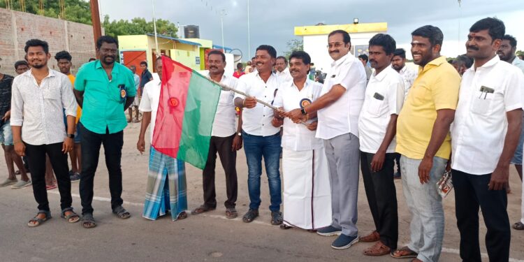 மாப்பிள்ளையூரணியில் மாட்டுவண்டி போட்டி: சண்முகையா எம்.எல்.ஏ, பஞ். தலைவர் சரவணகுமார் தொடங்கி வைத்தார்!!