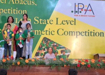 வேதாரண்யத்தை அடுத்த கருப்பம்புலம் அகரம் மெட்ரிகுலேஷன் பள்ளியில் படிக்கும் மாணவி தமிழ்நாடு மாநில அளவில் அபாகஸ் போட்டியில் முதல் பரிசை வென்றுள்ளார்