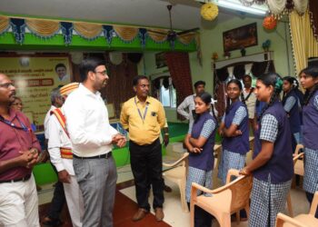 நாகப்பட்டினம் மாவட்டம் பொரவச்சேரி ஊராட்சியில் அரசு உண்டு உறைவிட மாதிரிப்பள்ளியினை மாவட்ட ஆட்சித்தலைவர் அ.அருண்தம்புராஜ் தொடங்கி வைத்தார்.