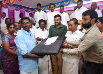 நாகப்பட்டினம் மாவட்டம் கீழையூர் ஊராட்சி ஒன்றியம் மேலவாழக்கரை ஊராட்சியில் சிறப்பு மக்கள் நேர்காணல் முகாம் மாவட்ட ஆட்சித்தலைவர் அ.அருண்தம்புராஜ் தலைமையில் தமிழ்நாடு தாட்கோ கழக தலைவர் உ.மதிவாணன் மற்றும் கீழ்வேளுர் சட்டமன்ற உறுப்பினர் வி.பி.நாகை மாலி முன்னிலையில் நடைபெற்றது.