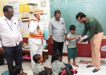 நாகப்பட்டினம் மாவட்டம் கீழையூர் ஊராட்சி ஒன்றியம் மேலவாழக்கரை ஊராட்சியில் சிறப்பு மக்கள் நேர்காணல் முகாம் மாவட்ட ஆட்சித்தலைவர் அ.அருண்தம்புராஜ் தலைமையில் தமிழ்நாடு தாட்கோ கழக தலைவர் உ.மதிவாணன் மற்றும் கீழ்வேளுர் சட்டமன்ற உறுப்பினர் வி.பி.நாகை மாலி முன்னிலையில் நடைபெற்றது.