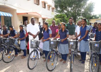 நாகப்பட்டினம் மாவட்டம் கீழையூர் ஊராட்சி ஒன்றியம் மேலவாழக்கரை ஊராட்சியில் சிறப்பு மக்கள் நேர்காணல் முகாம் மாவட்ட ஆட்சித்தலைவர் அ.அருண்தம்புராஜ் தலைமையில் தமிழ்நாடு தாட்கோ கழக தலைவர் உ.மதிவாணன் மற்றும் கீழ்வேளுர் சட்டமன்ற உறுப்பினர் வி.பி.நாகை மாலி முன்னிலையில் நடைபெற்றது.