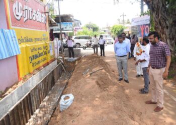 நாகப்பட்டினம் மாவட்டத்தில் நடைபெற்று வரும் திட்டப்பணிகள் குறித்து மாவட்ட கண்காணிப்பு அலுவலர், குறு சிறு மற்றும் நடுத்தர தொழில் நிறுவனங்கள் துறை அரசு செயலாளர் வீ.அருண்ராய் மாவட்ட ஆட்சித்தலைவர் அ.அருண்தம்புராஜ் இன்று ஆய்வு மேற்கொண்டார்.