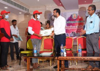 நாகப்பட்டினம் மாவட்டம் வேளாங்கண்ணியில் (பேரிடர்கால நண்பன்) ஆப்தமித்ரா திட்டத்தின் கீழ் தன்னார்வலர்களுக்கான பேரிடர் காலப் பயிற்சி வகுப்பினை மாவட்ட ஆட்சித் தலைவர் அ.அருண்தம்புராஜ், தொடங்கி வைத்தார்.