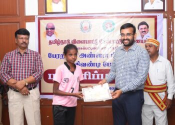 நாகப்பட்டினம் மாவட்டத்தில் பேரறிஞர் அண்ணா அவர்களின் பிறந்த தினத்தினை சிறப்புற கொண்டாடும் வகையில் மாவட்ட அளவிலான அண்ணா மிதிவண்டி போட்டியினை மாவட்ட ஆட்சித்தலைவர் அ.அருண்தம்புராஜ் தமிழ்நாடு மீன்வளர்ச்சி கழக தலைவர் என். கௌதமன் ஆகியோர் இன்று கொடியசைத்து துவக்கி வைத்தனர்