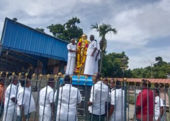 வேதாரணியம் சன்னதி கடற்கரையில் சர்வதேச கடலோர தூய்மை தினம் கடைப்பிடிக்கப்பட்டு கடற்கரையில் உள்ள குப்பைகள் அகற்றப்பட்டன. 