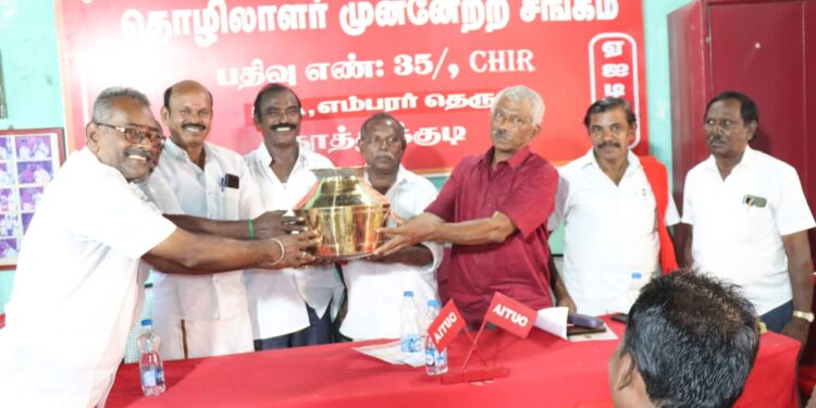 தூத்துக்குடியில் ஏஐடியுசி கட்டுக்கூலி மூடை சுமை தொழிலாளர் முன்னேற்ற சங்க ஆண்டு விழா நடைபெற்றது.