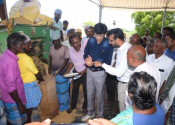 நாகப்பட்டினம் மாவட்டத்தில் நெல் சேமிப்பு கிடங்கு நெல் கொள்முதல் நிலையம் கூட்டுறவு கடன் சங்கம் ஆகியவற்றை கூட்டுறவு உணவு மற்றும் நுகர்வோர் பாதுகாப்புத் துறை அரசு முதன்மை செயலாளர் ஜே. இராதாகிருஷ்ணன் மாவட்ட ஆட்சித்தலைவர் அ.அருண்தம்புராஜ் இன்று ஆய்வு மேற்கொண்டனர்