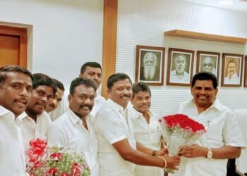 தூத்துக்குடி தெற்கு மாவட்ட திமுக செயலாளர் பதவிக்கு அமைச்சர் அனிதா ராதாகிருஷ்ணன் விருப்பமனு: கிழக்கு ஓன்றிய செயலாளர் சரவணகுமார் தலைமையில் நிர்வாகிகள் நேரில் வாழ்த்து!! 