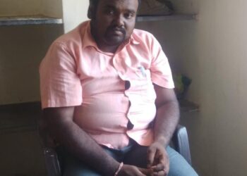 வேதாரண்யத்தில் வாட்ஸ்-ஆப் மூலம் பள்ளி மாணவிகளுக்கு பாலியல் தொல்லை- உடற்கல்வி ஆசிரியர் மீது போக்சோ சட்டம் பாய்ந்தது!