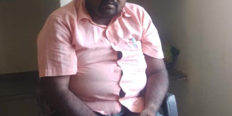 வேதாரண்யத்தில் வாட்ஸ்-ஆப் மூலம் பள்ளி மாணவிகளுக்கு பாலியல் தொல்லை- உடற்கல்வி ஆசிரியர் மீது போக்சோ சட்டம் பாய்ந்தது!