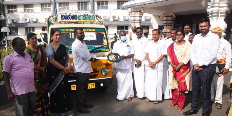 நாகப்பட்டினம் மாவட்ட ஆட்சியர் அலுவல கூட்ட அரங்கில் மாவட்ட வளர்ச்சி ஒருங்கிணைப்பு மற்றும் கண்காணிப்பு குழு கூட்டம் மாவட்ட வளர்ச்சி ஒருங்கிணைப்பு மற்றும் கண்காணிப்பு குழு தலைவர் மற்றும் நாகப்பட்டினம் பாராளுமன்ற உறுப்பினர் எம்.செல்வராஜ் தலைமையில் இணைத்தலைவர் மற்றும் மயிலாடுதுறை பாராளுமன்ற உறுப்பினர் எஸ்.இராமலிங்கம் மாவட்ட ஆட்சித்தலைவர் அ.அருண்தம்புராஜ் மற்றும் மயிலாடுதுறை மாவட்ட ஆட்சித்தலைவர் இரா.லலிதா முன்னிலையில் நேற்று நடைபெற்றது. 