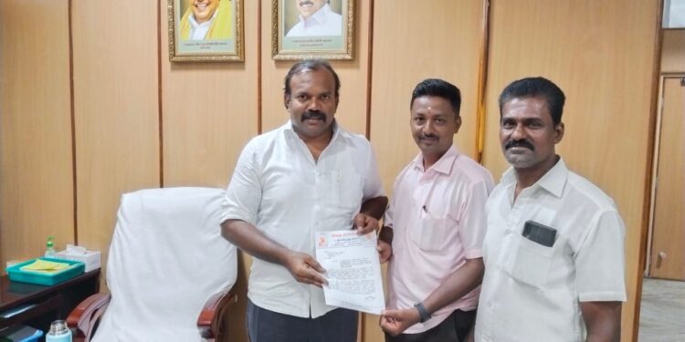 இந்து முன்னணி மற்றும் அனைத்து அம்பாள்களின் அருட்சப்பர பேரணி கமிட்டி சார்பில்   மேயர் ஜெகன் பெரியசாமியிடம் முக்கிய கோரிக்கை மனு!!