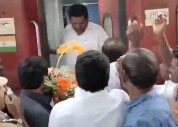 தூத்துக்குடி தெற்கு மாவட்ட திமுக செயலாளராக அமைச்சர் அனிதா ராதாகிருஷ்ணன் நியமனம்: தூத்துக்குடி ரயில் நிலையத்தில் மிக பிரம்மாண்டமான வரவேற்பு!