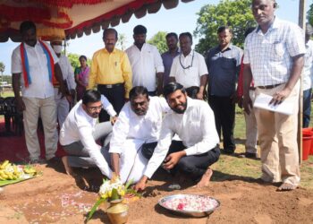 நாகப்பட்டினம் மாவட்டம் அரசினர் தொழிற்பயிற்சி நிலையத்தில் பொதுப்பணித்துறை சார்பில் ரூ.373.00 இலட்சம் மதிப்பீட்டில் தொழில்நுட்ப மேம்பாட்டு மையம் கட்டடம் கட்டுவதற்கான கட்டுமான பணிகளை (பூமி பூஜையினை) மாவட்ட ஆட்சித்தலைவர் அ.அருண்தம்புராஜ் தொடங்கி வைத்தார்.