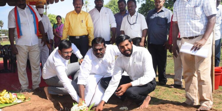 நாகப்பட்டினம் மாவட்டம் அரசினர் தொழிற்பயிற்சி நிலையத்தில் பொதுப்பணித்துறை சார்பில் ரூ.373.00 இலட்சம் மதிப்பீட்டில் தொழில்நுட்ப மேம்பாட்டு மையம் கட்டடம் கட்டுவதற்கான கட்டுமான பணிகளை (பூமி பூஜையினை) மாவட்ட ஆட்சித்தலைவர் அ.அருண்தம்புராஜ் தொடங்கி வைத்தார்.