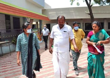 தூத்துக்குடி மாநகர பகுதியில் விடிய விடிய மணல் திட்டுக்கள் அகற்றும் பணி தீவிரம்!! மேயர் ஜெகன் பெரியசாமி அதிரடி நடவடிக்கை – பொதுமக்கள் பாராட்டு!!