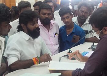 திருச்செந்தூர் முருகன் கோவில் இடம் மற்றும் அரசு நிலங்களில்  25 அடி ஆழம் தோண்டி பல கோடி மதிப்பிலான கிராவல் மண் கொள்ளை!! தலைமைச்செயலாளர் இறையன்பு-விடம் இசக்கிராஜா தேவர் புகார் அளிக்க முடிவு.