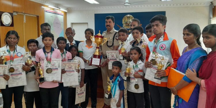 மலேசியாவில் நடைபெறும் சர்வதேச போட்டிக்கு கோல்ட் ஸ்டார் அகாடமி மாணவர்கள் தகுதி – தூத்துக்குடி எஸ்.பி பாலாஜி சரவணன் வாழ்த்தினார்