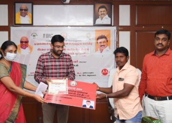 நாகப்பட்டினம் மாவட்டம் ஆட்சியர் அலுவலகத்தில் மருத்துவ மற்றும் மக்கள் நல்வாழ்வு துறை சார்பில் முதலமைச்சரின் விரிவான மருத்துவ காப்பீட்டுத்திட்டம் பிரதம மந்திரி மக்கள் ஆரோக்கிய திட்டம் ஐந்தாம் ஆண்டு தொடக்க விழாவினை மாவட்ட ஆட்சித்தலைவர் அ.அருண்தம்புராஜ் தொடங்கி வைத்தார்.