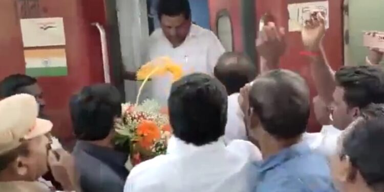 தூத்துக்குடி தெற்கு, வடக்கு மாவட்ட திமுக செயலாளராக நியமிக்கப்பட்ட அமைச்சர்கள் அனிதா ராதாகிருஷ்ணன், கீதா ஜீவனுக்கு தூத்துக்குடியில் மிக பிரம்மாண்டமான வரவேற்பு!!