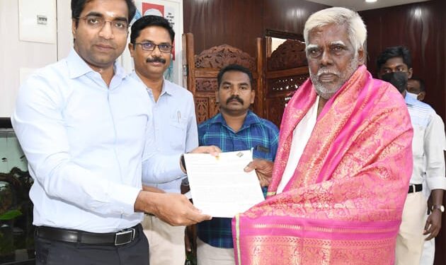 தூத்துக்குடியில் 80 வயது கடந்த வாக்காளர்களுக்கு பாராட்டுச் சான்றிதழ்: இந்திய தேர்தல் ஆணையம் கெளரவம்!