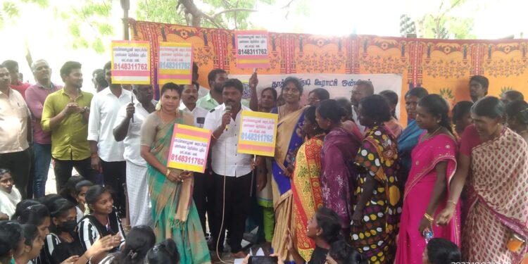 மாப்பிள்ளையூரணி கிராம சபை கூட்டத்தில் சர்ப்ரைஸ் கொடுத்த பஞ்சாயத் தலைவர் சரவணகுமார்: ஊராட்சி பகுதியில் உள்ள குறைகளை புதிய வாட்ஸ் ஆப் எண்ணிற்கு ( 81483 11762)  தெரிவித்தால்  24 மணி நேரத்தில்  நடவடிக்கை எடுக்கப்படும்.!!