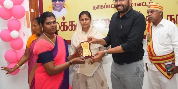 நாகப்பட்டினம்மாவட்ட ஆட்சியர் அலுவலகத்தில்; வாராந்திர மக்கள் குறைதீர்க்கும் நாள் கூட்டம் மாவட்ட ஆட்சித்தலைவர் அ.அருண்தம்புராஜ் தலைமையில் இன்று நடைபெற்றது.