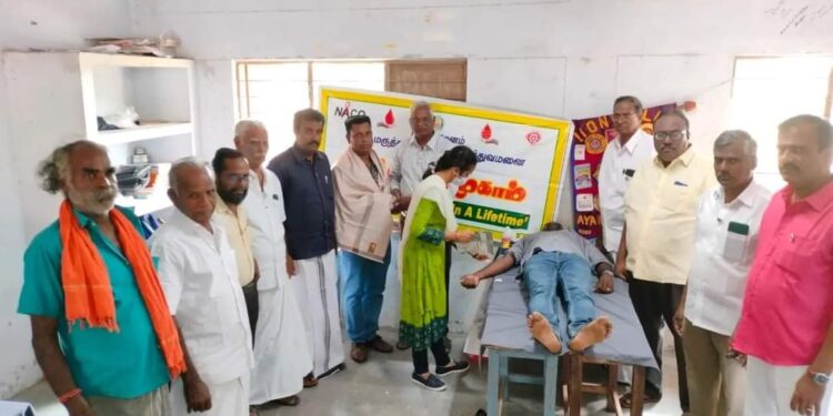 வேதாரண்யத்தை அடுத்த ஆயக்காரன்புலத்தில் காந்தி ஜெயந்தியை முன்னிட்டு ஆயக்காரன்புலம் அரிமா சங்கம் மற்றும் நாகை அரசு மருத்துவக் கல்லூரி மருத்துவமனை இணைந்து நடத்திய இரத்ததான முகாம் 