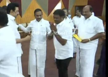 முதலமைச்சர் மு.க.ஸ்டாலினிடம் மாப்பிள்ளையூரணி பஞ்சாயத்து தலைவரும் திமுக கிழக்கு ஒன்றிய செயலாளருமான சரவணக்குமார் வாழ்த்து பெற்றார்!